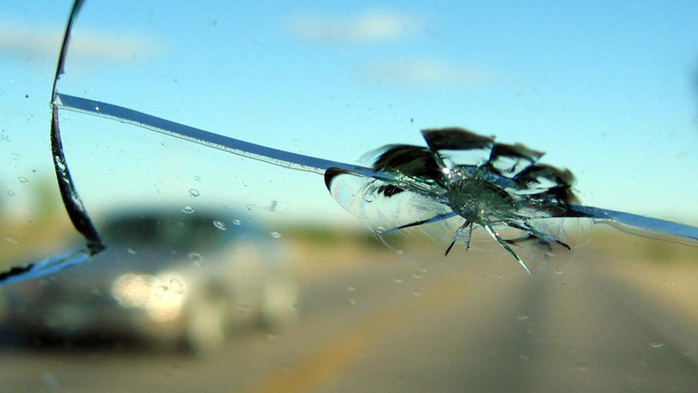 Как сделать ремонт трещин на лобовом стекле авто своими руками?